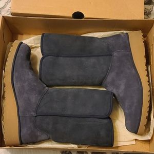 UGG AMIE NAVY BOOTS IN BOX